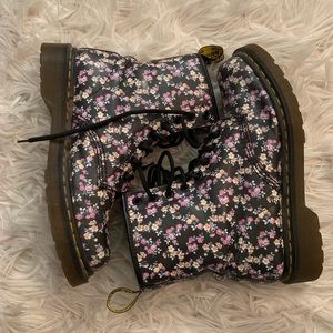 Dr. Martens Shoes - Dr. Martens Floral 8-Hole Boots 🌸 Dr. Martens Shoes - Dr. Martens Floral 8-Hole Boots 🌸